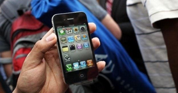 iPhone 4 - dwóch rosyjskich operatorów ustawiało jego ceny /AFP