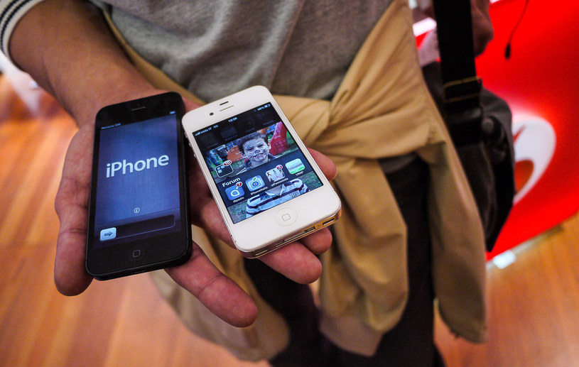 iPhone 5 ujawnia kolejne, brudne tajemnice /AFP
