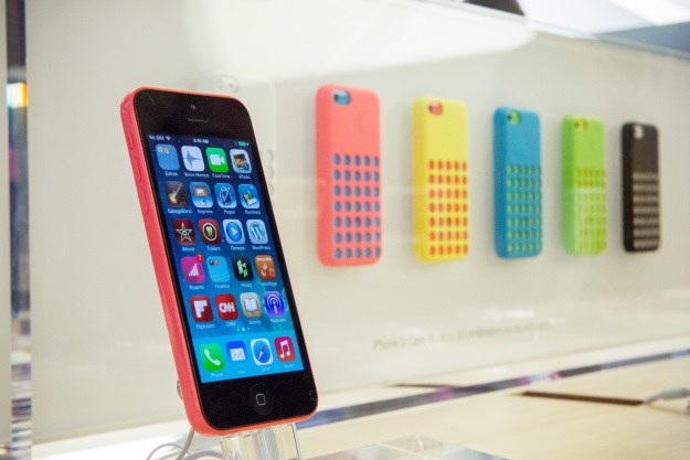 iPhone 5c jest dostępny w 5 kolorach /AFP