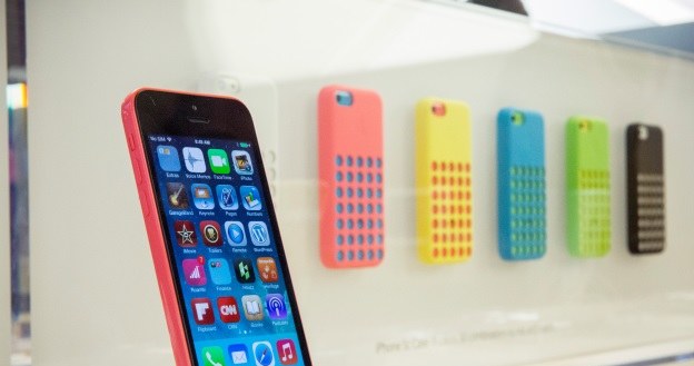 iPhone 5c jest dostępny w 5 kolorach /AFP