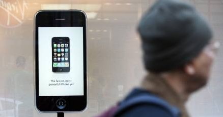 iPhone - czy Nokia będzie blokować jego sprzedaż w USA? /AFP