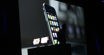 iPhone w Orange za grosza? /AFP