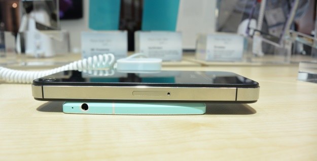 iPhoone 4S - a pod nim Gionee Elife S5.5 /INTERIA.PL