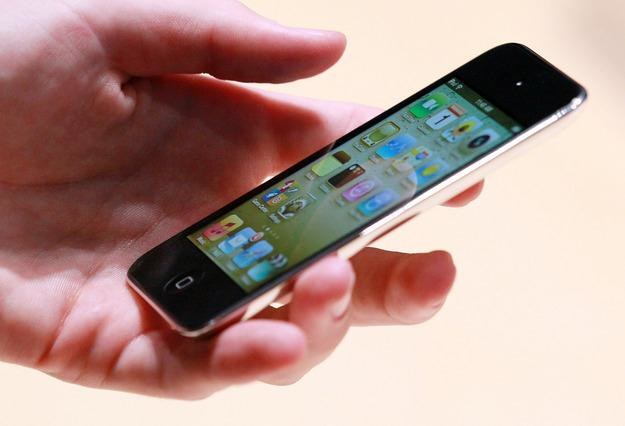 iPod - ciągle ewoluuje, ale jego sprzedaż spada. Jaka będzie przyszłość iPoda? /AFP