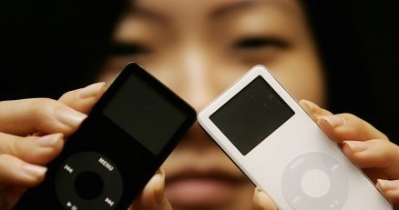 iPod nano I generacji - potencjalnie niebezpieczny, przynajmniej według koreańskiej administracji /AFP