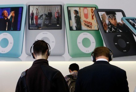 iPody biją rekordy popularności, ale bez problemu znajdziemy tańsze i ciekawsze alternatywy. /AFP