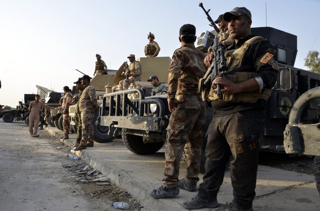 Iraccy żołnierze po odbiciu z rąk ISIS Mosulu /STR /PAP/EPA
