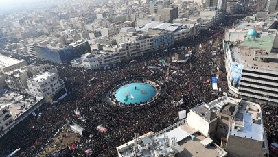 Iran: Ciało generała Kasema Sulejmaniego przewiezione do miasta Kerman