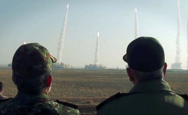 Iran informuje o zestrzeleniu "obiektów latających" USA i zapowiada "wielką niespodziankę"