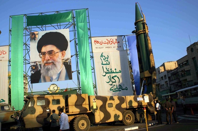 Iran przeprowadza ćwiczenia i testuje nowe pociski oraz systemy radarowe /East News