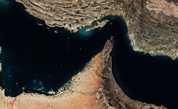 Iran rozmieścił miny w cieśninie Ormuz. Amerykański wywiad ostrzega