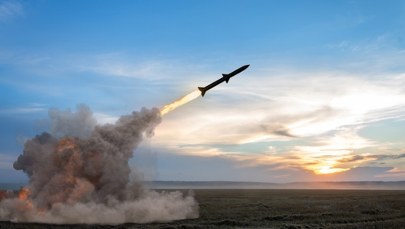 Iran się zbroi. Sprowadza z Chin składnik paliwa rakiety balistycznej