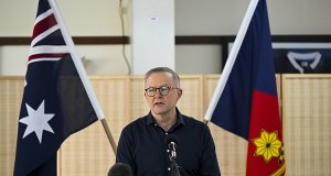 Iran uderzył w ZEA i kraje Zatoki Perskiej. Pocisk spadł w pobliżu bazy Al Minhad 