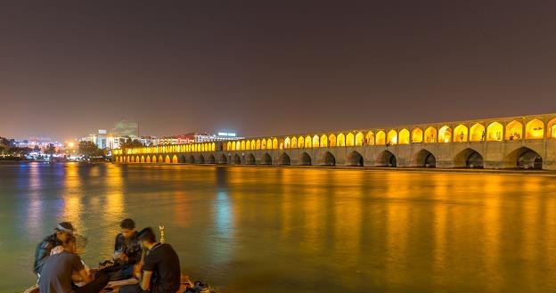 Iran - zabytkowy most w Isfahanie /&copy;123RF/PICSEL