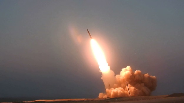 Iran zaprezentował nowe rakiety średniego zasięgu /PAP/EPA/IRAN DEFENCE MINISTRY HANDOUT /PAP/EPA