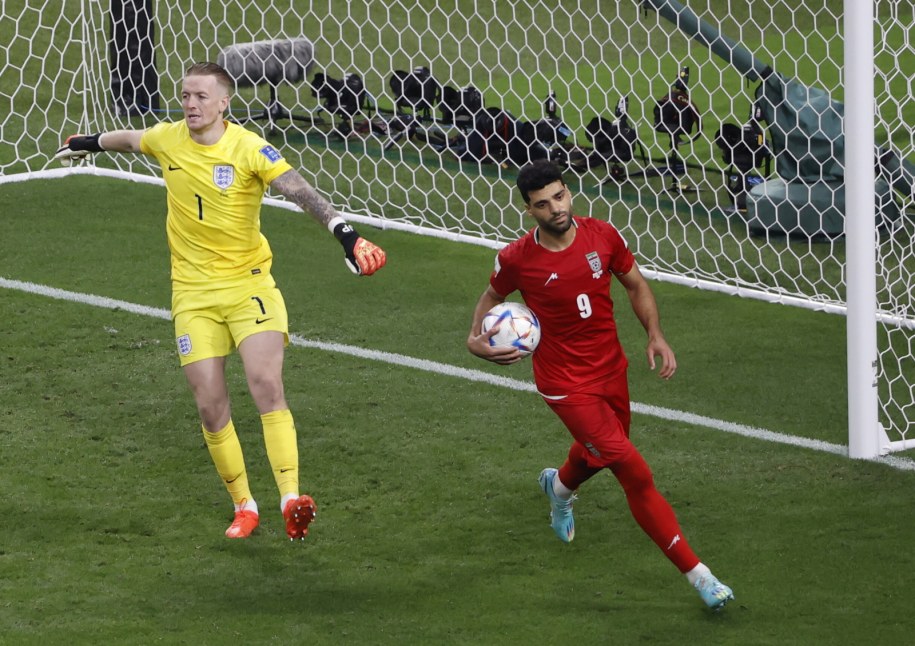 Irańczyk Mehdi Taremi po golu strzelonym Anglii /ROLEX DELA PENA    /PAP/EPA