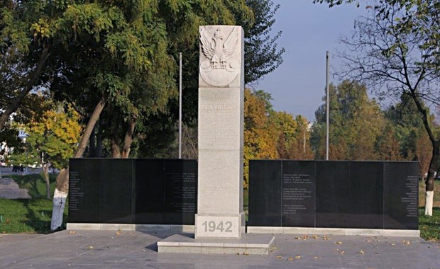Irańscy celnicy "zatrzymali" polskie pomniki. Mają one upamiętnić armię Andersa