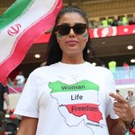 Irańscy piłkarze zaśpiewali hymn. Kibicom się to nie spodobało