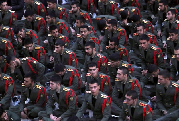 Irańscy żołnierze podczas obchodów 40. rocznicy rewolucji islamskiej /Abedin Taherkenareh   /PAP/EPA