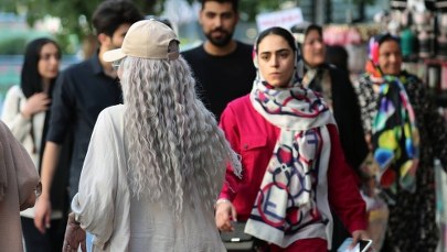 Irański parlament chce wprowadzić zakaz przedłużania paznokci i rzęs