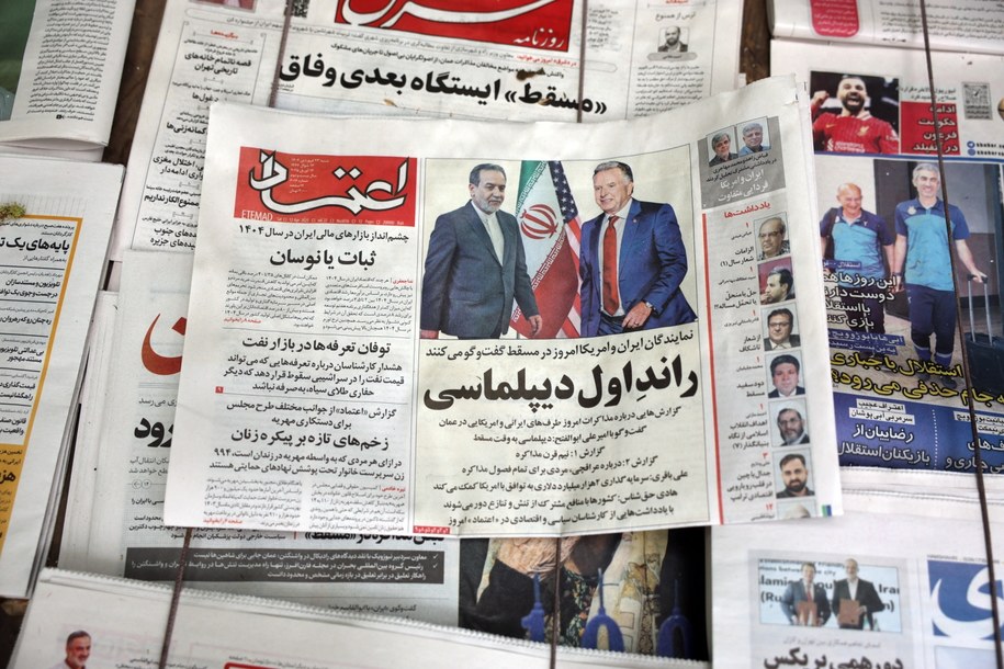 Irańskie gazety o rozmowach delegacji tego państwa z wysłannikami USA /Abedin Taherkenareh   /PAP/EPA