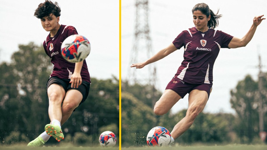 Irańskie piłkarki w barwach Brisbane Roar - Fatemeh Pasandideh (L) i Atefeh Ramezanisadeh (P) /AFP PHOTO / AUSTRALIA"S BRISBANE ROAR FC /East News