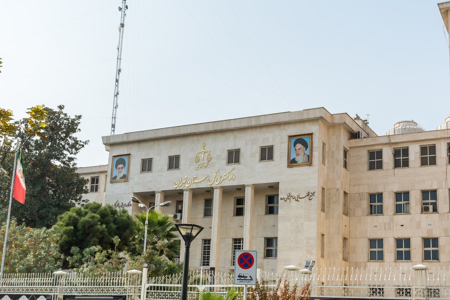 Irańskie sądy skazują na śmierć uczestników antyrządowych protestów /Shutterstock
