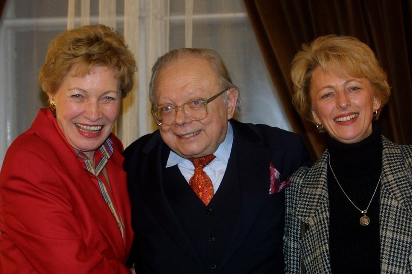 Irena Falska (L) w 2001 roku z Zygmuntem Broniarkiem i córką, kilka miesięcy przed śmiercią Iki /Agencja FORUM