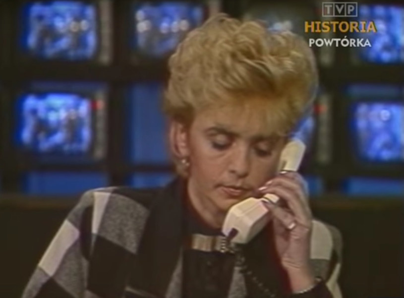 Irena Jagielska i dzwoniący telefon w "Dzienniku telewizyjnym", fot. screen z YouTube'a /