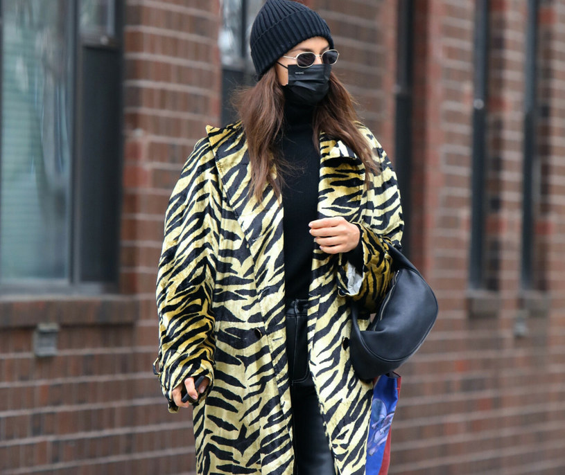 Irina stawia tej zimy na tygrysi print /Jose A Perez/Cover Images/East News /East News