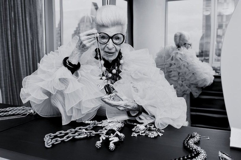 Iris Apfel była wyjątkową ikoną świata mody /Noan Galai /Getty Images