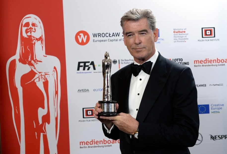 Irlandzki aktor Pierce Brosnan z nagrodą honorową /Jacek Turczyk /PAP