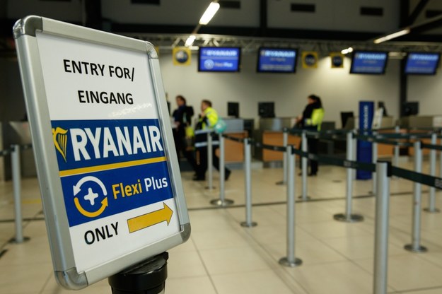 Irlandzkie tanie linie lotnicze Ryanair ostrzegają przed możliwymi zakłóceniami w ruchu lotniczym w przyszłym tygodniu /HAYOUNG JEON /PAP/EPA