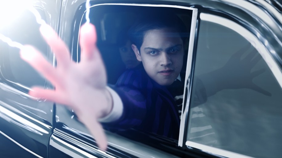 Isaac Ordonez jako Pugsley Addams na planie drugiego sezonu "Wednesday" /Netflix  /Materiały prasowe