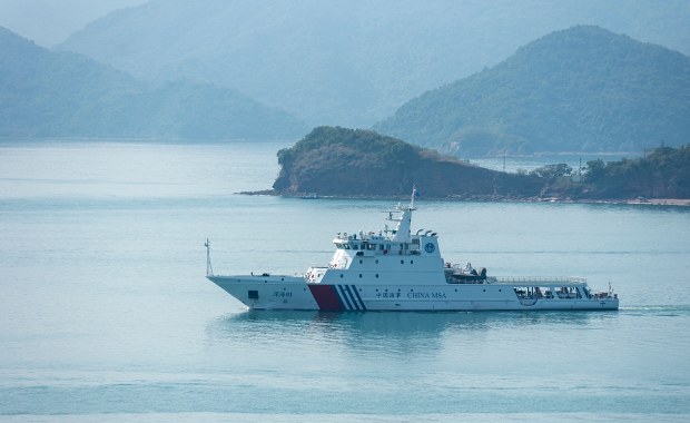 Iskrzy między Japonią a Chinami. Wzajemne oskarżenia i okręty w pobliżu spornych wysp