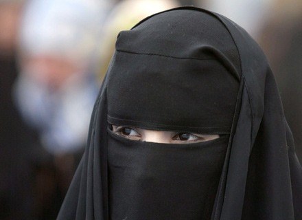 Islam dopuszcza wielożeństwo, w Europie całkowicie zakazane /AFP