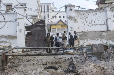 Islamiści wdarli się hotelu w Mogadiszu. Co najmniej kilka osób zabitych