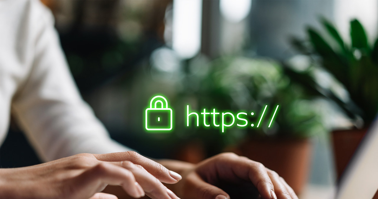 Istnieją sytuacje, w których mamy zainstalowany certyfikat SSL dla naszej strony WWW, jednak protokół HTTPS lub symbol kłódki są przekreślone /.