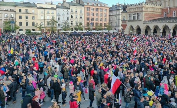 IV Ogólnopolskie Śpiewanie Biało-Czerwonych Przebojów. Słyszał Was cały Kraków!