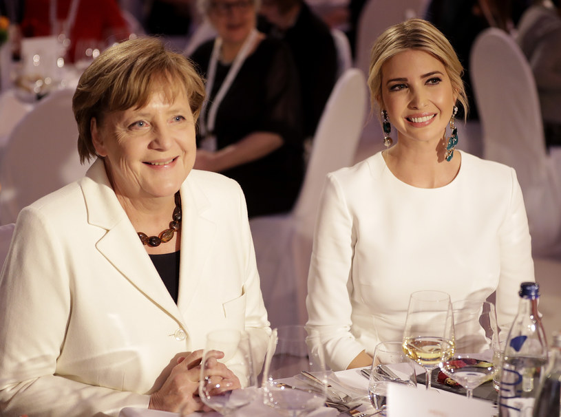 Ivanka Trump obok Angeli Merkel podczas spotkania najbardziej wpływowych kobiet świata /AFP