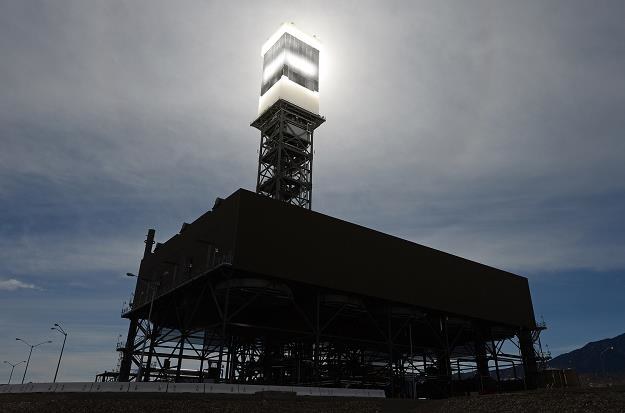 Ivanpah Solar Electric Generating System - farma solarna w USA. Takich nad Tamizą nie będzie... /AFP