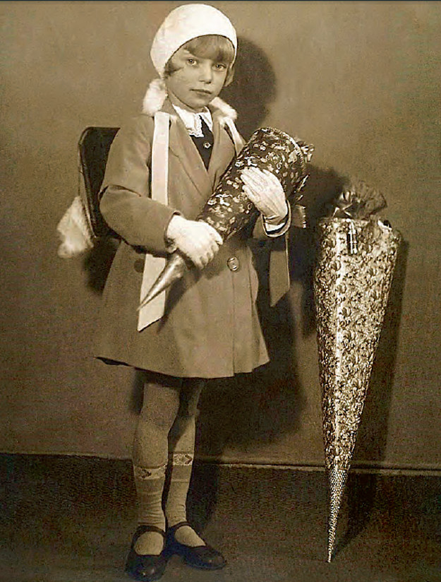 Iwona Gronkowska - pierwszy dzień szkoły, Gdańsk, 1934 r. (ilustracja do książki "Kwiaty polskie na wygnaniu") /materiały prasowe