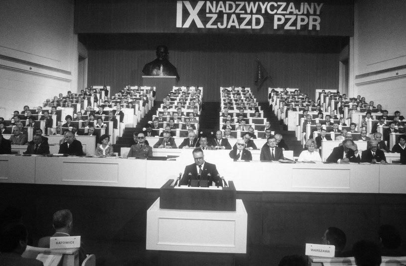 IX Nadzwyczajny Zjazd PZPR, Warszawa, 14.07.1981, n/z przemawia I sekretarz KC PZPR Stanisław Kania /Wojtek Laski /East News