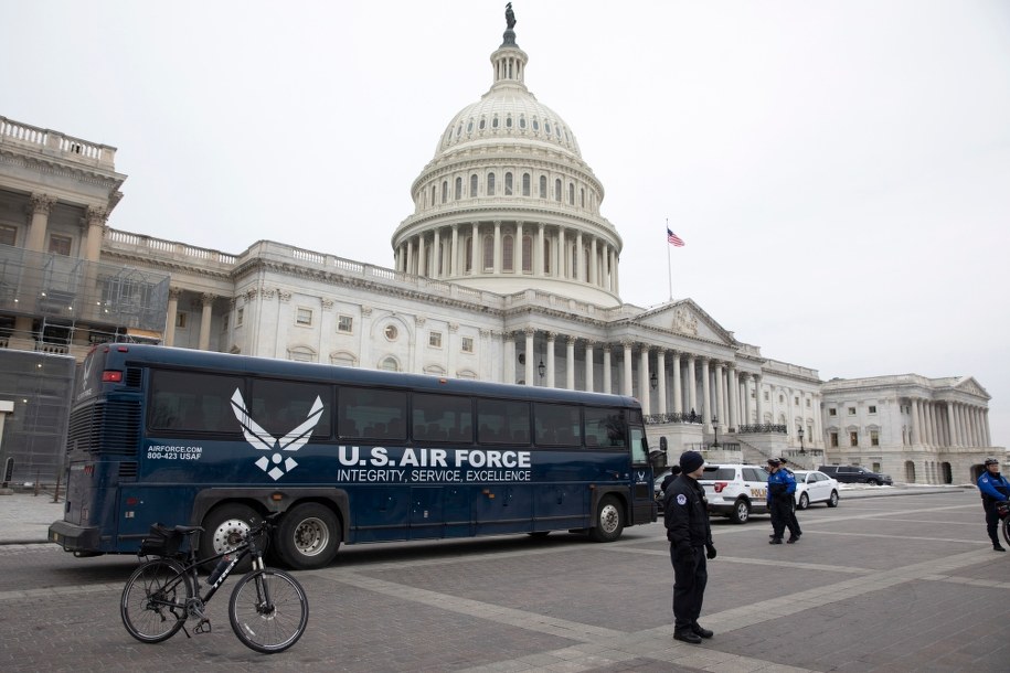 Izba Reprezentantów opowiedziała się za utrzymaniem sankcji przeciwko rosyjskim firmom /ERIK S. LESSER /PAP