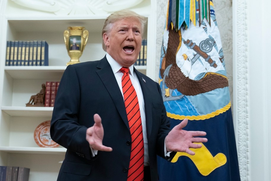 Izba Reprezentantów prawdopodobnie wezwie wielu bliskich współpracowników Trumpa /CHRIS KLEPONIS /PAP/EPA