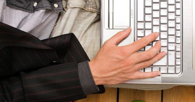 Izba Skarbowa w Katowicach przyznaje przywileje firmom kupującym jabłka dla pracowników /&copy;123RF/PICSEL
