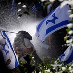 Izrael: Fala demonstracji po decyzji Knesetu. Auto wjechało w protestujących