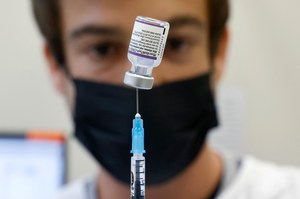 Izrael: Kolejne grupy objęte czwartą dawką szczepionki przeciw COVID-19