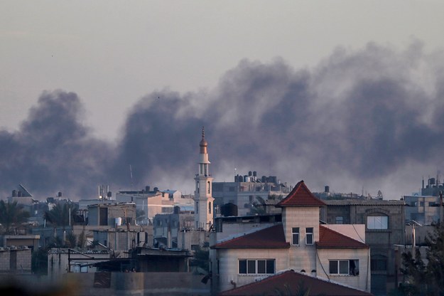 Izrael kontynuuje naloty na Strefę Gazy /MOHAMMED SABER  /PAP/EPA