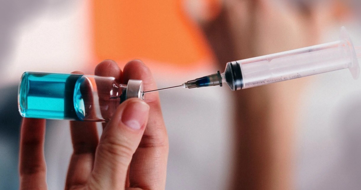 Izrael pierwszym krajem świata, który zaczął podawać trzecią dawkę szczepionki /Geekweek